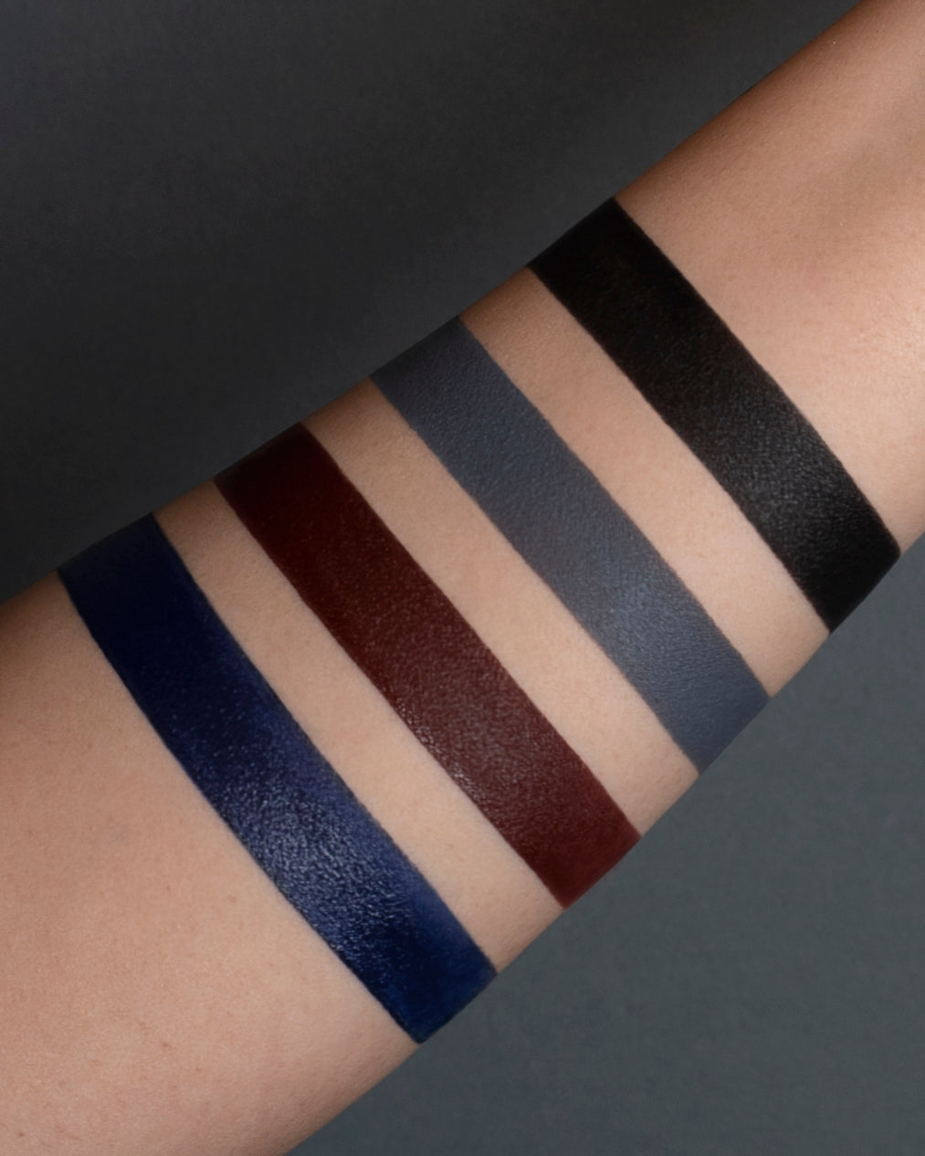 Dusk | The Black Orb Enigmatic Kohl Eyeliner - Rituel de Fille