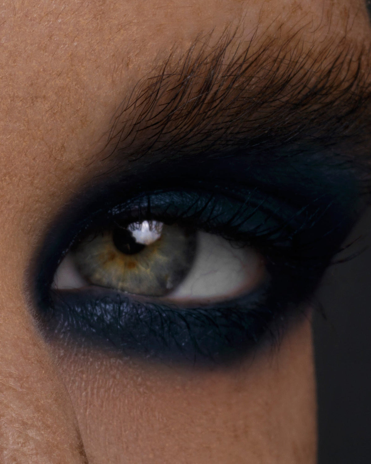 Dusk | The Black Orb Enigmatic Kohl Eyeliner - Rituel de Fille